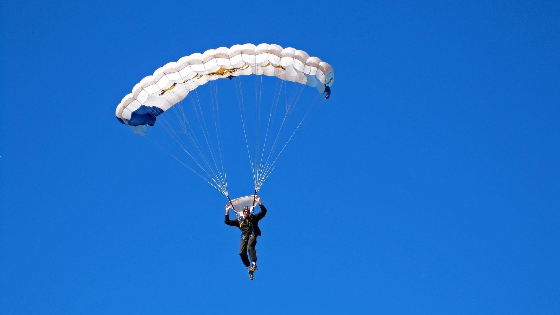 德约科维奇逆转取胜 第24座大满贯近在咫尺