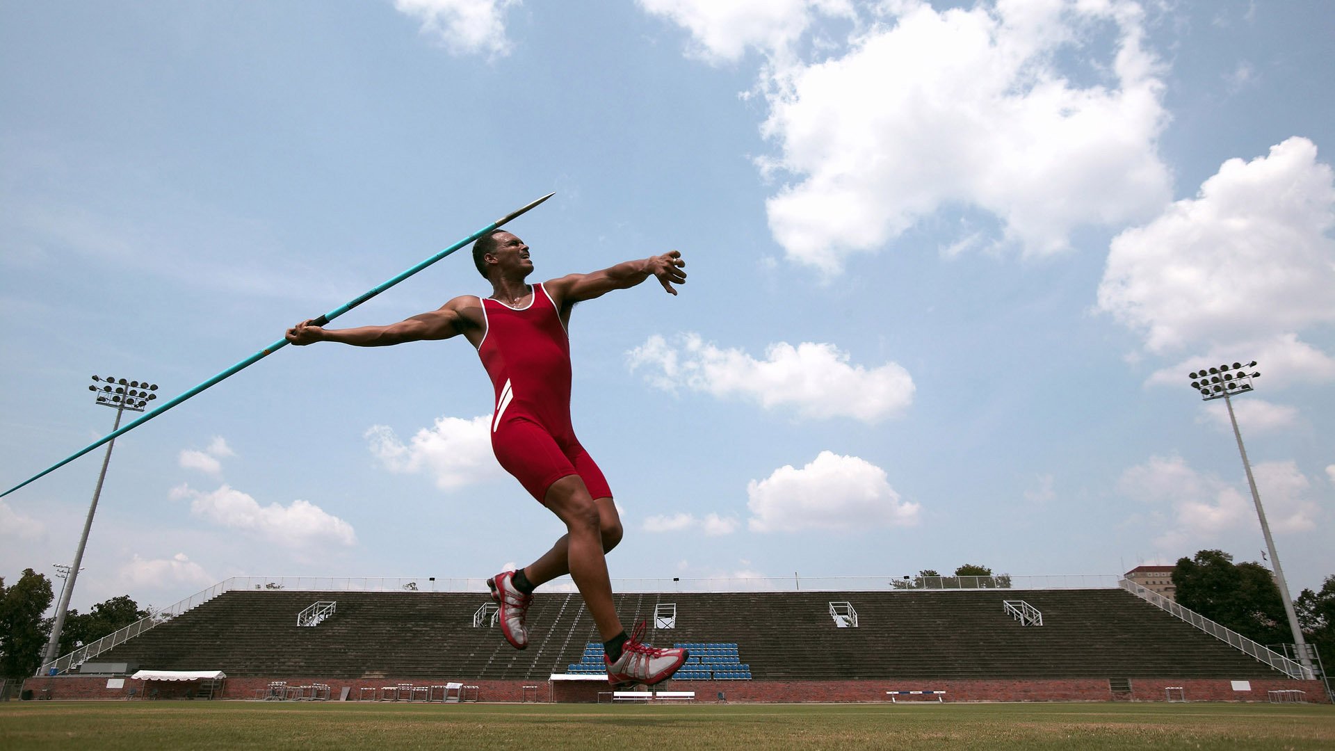 电竞产业迎来爆发式增长,全球赛事火热,中国战队再创佳绩