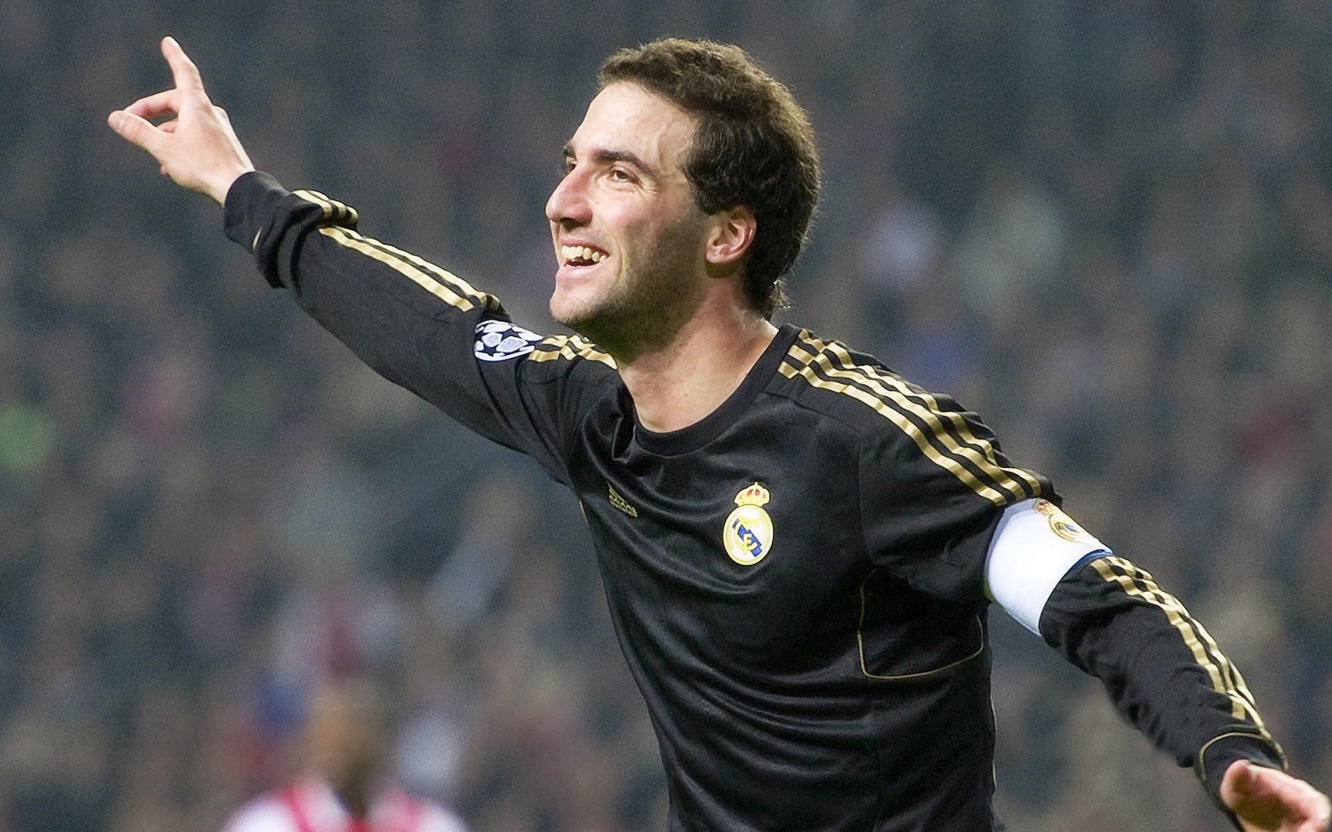 冰雪运动热潮席卷全国,冬奥效应持续升温,全民参与助力产业升级